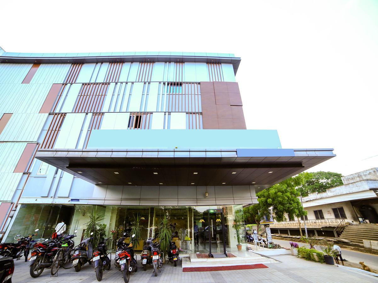 Oyo 6472 Hotel Metropolitan Mohammadnagar 外观 照片